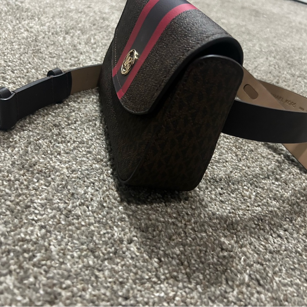 Michael Kors Belt Bag - Picture 4 of 5